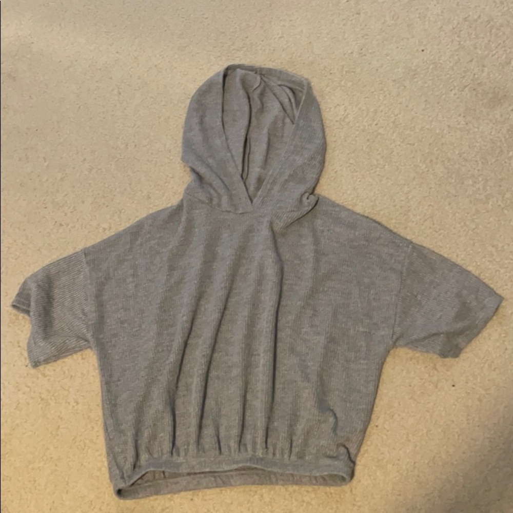 Cropped grey sweatshirt